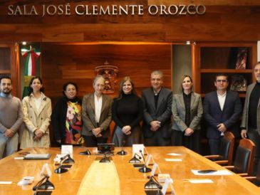Como parte de la ceremonia, las autoridades de la Cineteca Nacional recibieron un reconocimiento póstumo a la cineasta Luz Eugenia Cortés Rocha, egresada de la maestría, quien fue distinguida en años recientes con el Ariel de Oro a la trayectoria. CORTESÍA
