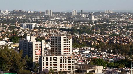 El aumento en los precios de los inmuebles, sin un crecimiento proporcional en los ingresos, ha provocado que las nuevas viviendas sean cada vez más pequeñas y, al mismo tiempo, más costosas, lo que ha cambiado las decisiones de quienes buscan un lugar para vivir. EL INFORMADOR / ARCHIVO