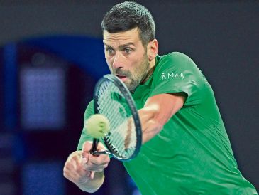 El serbio de 38 años igualó dos récords del tenis al jugar su Abierto de Australia número 21 y su torneo de Grand Slam número 81. EFE