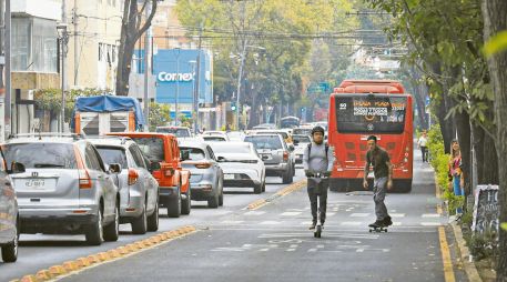 La falta de regulación efectiva y el desorden en el carril del BusBici continúan poniendo en peligro a los usuarios, tanto ciclistas como automovilistas, mientras la autoridad permanece ausente. EL INFORMADOR/ J. Acosta