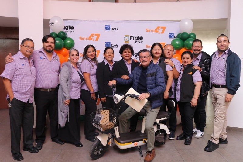 &nbsp;Socia recibiendo su incentivo por la Cultura de Pago. ESPECIAL