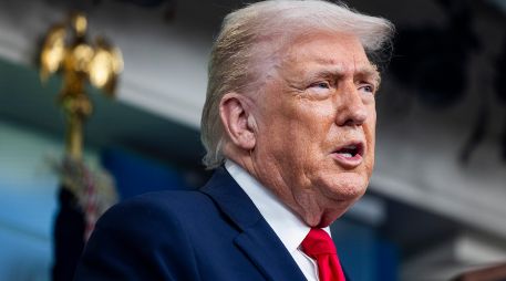 Donald Trump insistió en que su equipo no rechaza casi ninguna de sus ideas. EE/EPA/J. Lo Scalzo