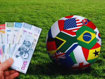 Las reglas del SAT aplicarán a los futbolistas extranjeros que reciban ingresos durante la justa deportiva. ESPECIAL / CANVA