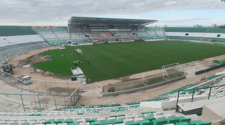 El Estadio Ramón Tahuichi Aguilera, ubicado en la región oriental de Santa Cruz, es un recinto que presenta un avance del 92% en sus trabajos de reparación. EFE / J. C. Torrejón