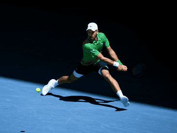 El Australia Open 2026 sigue confirmando que la experiencia y la ambición aún pueden imponerse en la élite del tenis mundial, con un Novak Djokovic a las puertas de un número que parecía inalcanzable. EFE / J. Carrett