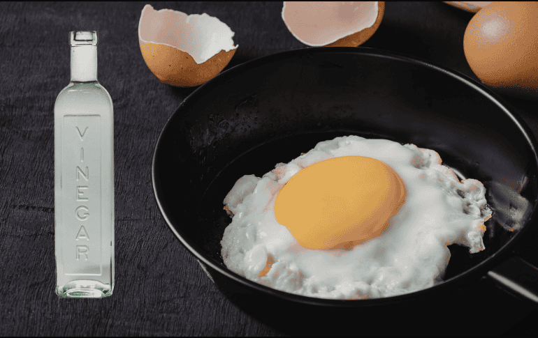 Poner vinagre en la sartén antes de freír huevos sirve principalmente para ayudar a que la clara coagule mejor, evitar que se esparza demasiado y facilitar la cocción. CANVA
