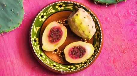 Con una gran versatilidad que va desde platillos hasta postres, el xoconostle es un ingrediente clave a la hora de cocinar. ESPECIAL / CANVA
