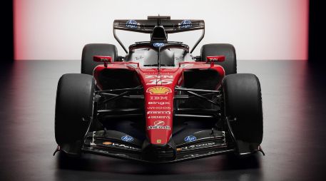 En cuanto a la estética, una de las características más notables es el retorno a la pintura con acabado brillante, reemplazando el mate utilizado durante las últimas siete temporadas. EFE / Scuderia Ferrari Press Office