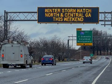 Se espera que la tormenta deje entre 15 y 25 centímetros de nieve durante el fin de semana. EFE/E. LESSER