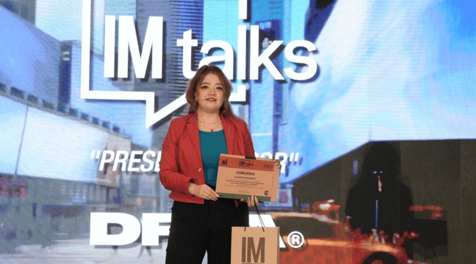 Claudia Vázquez destacó que su visión rompe con la idea de la moda superficial para adaptarla a una herramienta que tiene como propósito “unir lazos a través de la inclusión y el respeto”. ESPECIAL