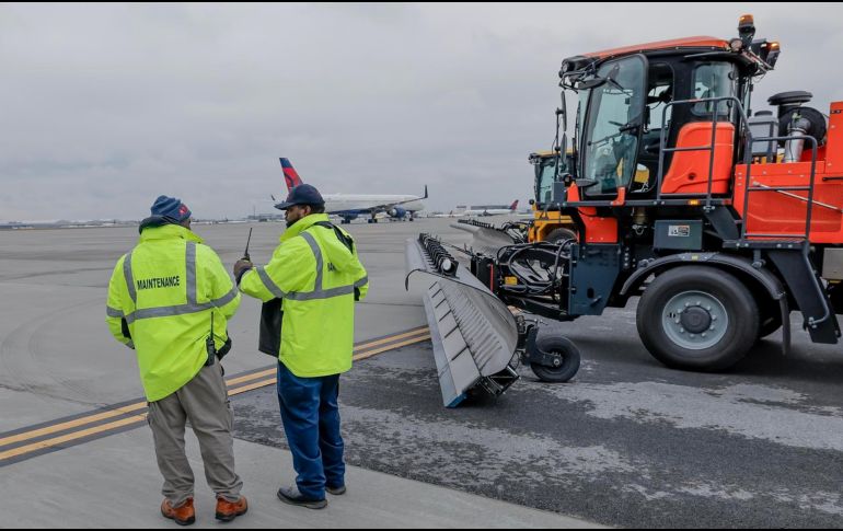 Las autoridades exhortan a los pasajeros a mantenerse informados y a verificar el estatus de sus vuelos. EFE / ARCHIVO