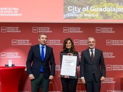 Ante la presencia de autoridades políticas, empresarios y representantes del Consulado de México en Barcelona, la presidenta tapatía recibió el reconocimiento. ESPECIAL