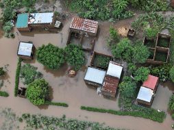 Las intensas lluvias y las inundaciones registradas desde mediados de diciembre de 2025 han afectado a unos 1,3 millones de personas en el sur de África, destruyendo viviendas e infraestructuras críticas e interrumpiendo el acceso a los servicios de salud. EFE/L. NHANTUMBO