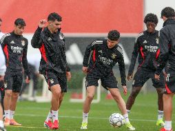 Jugadores del Benfica se preparan para su juego de hoy contra el Real Madrid. EFE/R. Minderico