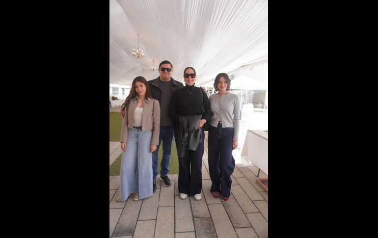 Luis Carrillo, Alma Ibarra, Alma y Daniela Carrillo. GENTE BIEN JALISCO / E. Escamilla