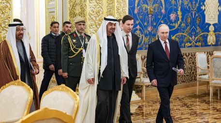 Se trata de la segunda visita del dirigente emiratí a Rusia. La anterior tuvo lugar en agosto del año pasado, cuando las partes firmaron varios acuerdos en las áreas de transporte e inversiones. EFE/ GAVRIIL GRIGOROV/SPUTNIK/KREMLIN