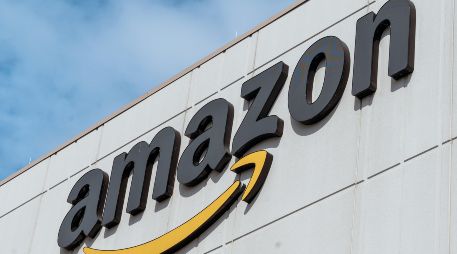 Pese a que Andy Jassy, director ejecutivo de Amazon, aseguró recientemente que la empresa no está sustituyendo trabajadores por IA, reportes internos citados por el mismo medio revelan mecanismos de monitoreo sobre el uso de herramientas de IA por parte de los empleados. Unsplash