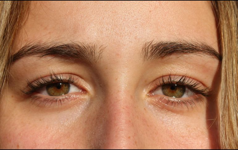 Las pestañas fuertes y largas pueden ayudar a proteger nuestros ojos de diversos agentes externos. UNSPLASH / L. CUKAJ