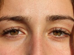 Las pestañas fuertes y largas pueden ayudar a proteger nuestros ojos de diversos agentes externos. UNSPLASH / L. CUKAJ