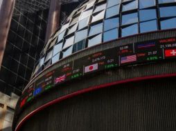 En la jornada, el tipo de cambio se depreció un 0.1 % hasta un nivel de 17.23 pesos por dólar, luego de que en la jornada previa apuntara a los 17.22, según datos del Banco de México. NTX / ARCHIVO