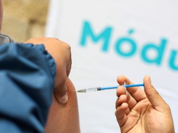 Héctor Raúl Pérez Gómez, secretario de Salud en la Entidad, detalló que para lograr el objetivo de incrementar el número de dosis, se duplicó el número de brigadas de vacunación con la participación de diversas instituciones del Sector Salud y de otros ámbitos. EL INFORMADOR / ARCHIVO