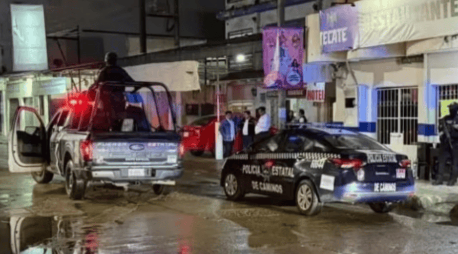 Mientras la policía estatal acordonó la zona, los elementos de la Fiscalía General del Estado (FGE) abrió la carpeta de investigación correspondiente. SUN / ESPECIAL