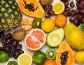 Diversas frutas concentran nutrientes, lo que explica por qué suelen recomendarse como parte de una estrategia integral para el manejo de la ansiedad. UNSPLASH.