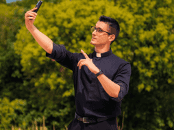 La renuncia ha causado un fuerte impacto en 'Fraternità', la asociación juvenil fundada por Ravagnani que se había convertido en un referente de la pastoral moderna en Italia. ESPECIAL/ INSTAGRAM/ donalberto_rava