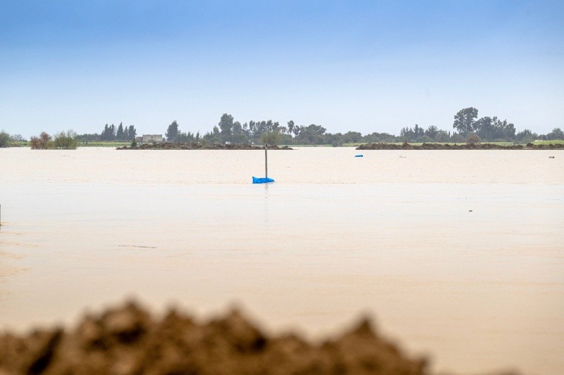 El desbordamiento del río Loukkos es una de las principales causas de la evacuación. EFE/EPA/J. Mordichi