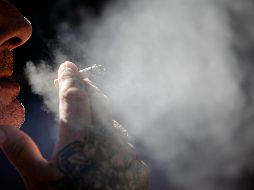 De todos los casos se observó que la causa evitable más frecuente era el tabaquismo, responsable de un 15% de los casos, 3,3 millones. EFE/J. Zapata.