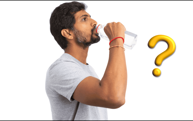 Especialistas en salud coinciden en que el agua natural o simple es la alternativa más recomendable para cuidar los riñones. CANVA