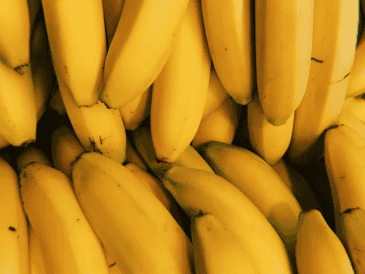 No todas las personas responden igual al consumo diario de esta fruta. Unsplash