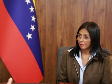 En un mes, Rodríguez ha dejado patente su capacidad de dialogar con EU, de impulsar una reforma al sector petrolero; de asumir como la primera comandante en jefe de una fuerza armada. EFE / ARCHIVO