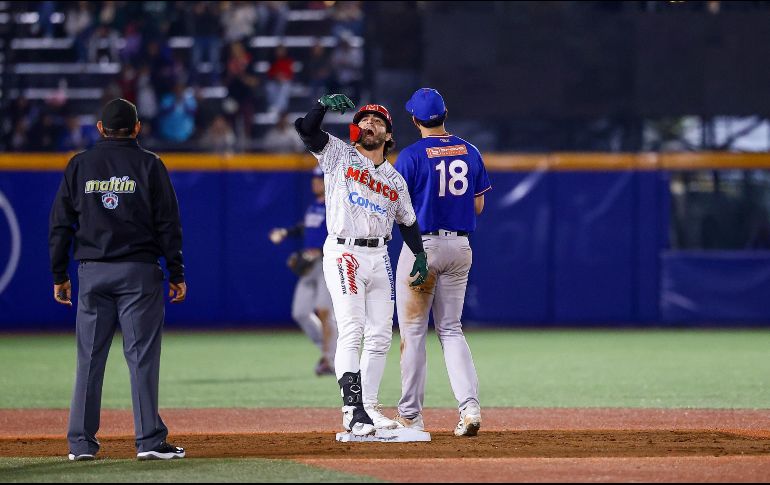 En la séptima entrada, Leo Heras pegó sencillo productor de dos carreras con las que México remontó el marcador. CORTESÍA/Charros de Jalisco