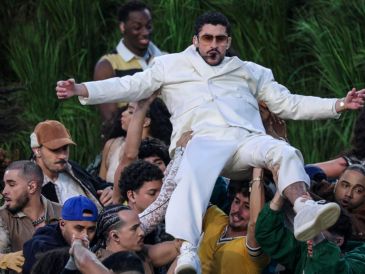 Durante poco más de 12 minutos, Benito encendió el estadio con una producción de alto impacto, coreografías masivas y una narrativa visual que celebró la cultura latina ante millones de espectadores en todo el mundo. EFE / C. Torres