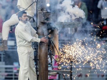 Bad Bunny tomó el escenario y lo que siguió fue historia pura. EFE / C. Torres
