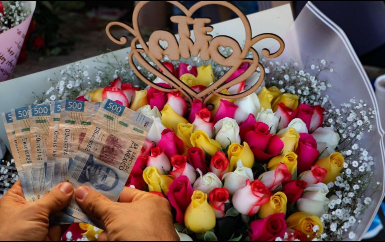 El 14 de febrero lleva a los mexicanos a realizar un gasto especial. ESPECIAL / EL INFORMADOR y CANVA