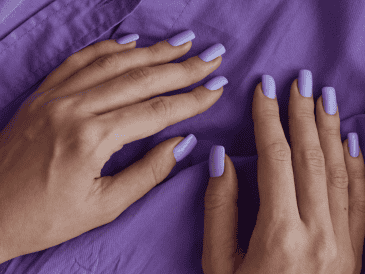 La elección entre gelish o rubber depende del estado de la uña, del resultado deseado y del mantenimiento que se esté dispuesto a realizar. CANVA