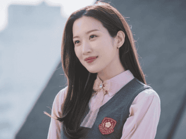 De acuerdo con información difundida por Star Today y retomada por otros medios surcoreanos, los recursos entregados a Cointree provienen de las ganancias de su libro de ensayos “PATA”.  ESPECIAL