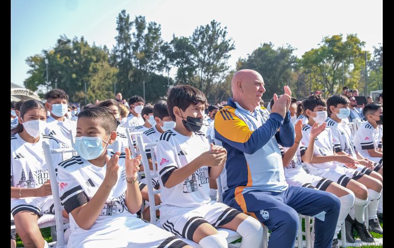 El programa, escuela de futbol, combina la práctica de este deporte con una metodología educativa de impacto social. CORTESÍA
