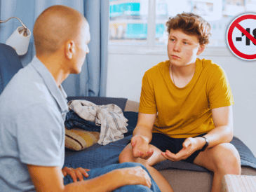 Estilos de crianza que combinan lazos afectivos, límites claros y comunicación abierta reducen el riesgo de experimentar con alcohol y otras sustancias. ESPECIAL / CANVA