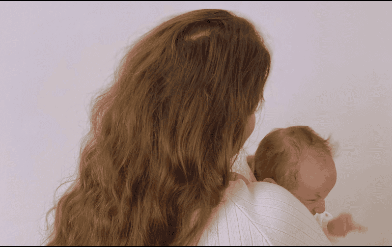 Es importante evitar corrientes de aire, cerrando puertas y ventanas, ya que los bebés aún no regulan de forma eficiente su temperatura corporal. ESPECIAL