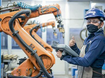 Comisiones del Senado aprobaron la reducción gradual de la jornada laboral a 40 horas. El dictamen será votado hoy en el pleno. ESPECIAL