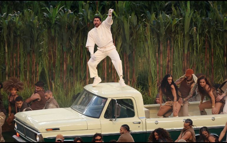 En general, el espectáculo de Bad Bunny promedió 128.2 millones de espectadores. AFP / P. T. Fallon