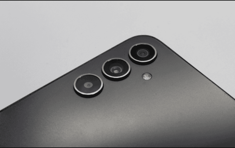 Varios especialistas señalan que el nuevo modelos de Samsung será revolucionario y podría opacar a el iPhone 17. CANVA