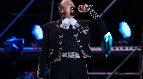 El intérprete emitió un comunicado para aclarar que se encuentra en la Ciudad de México y que su familia está bien. ESPECIAL