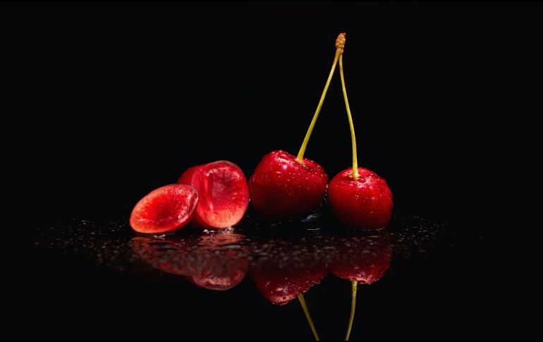 Las cerezas tienen niveles de glucosa muy bajos, por lo que son perfectas para personas con diabetes. ESPECIAL / CANVA