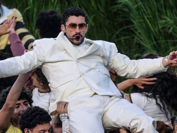 Bad Bunny se dio un respiro en Argentina en medio de su gira mundial y fue captado con Gabriela Berlingeri. EFE/ARCHIVO