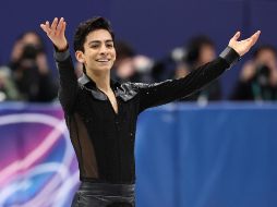 El zapopano cerró con su característica variación de campana y deslizándose en una rodilla con una gran sonrisa, dio un beso a la pista en su segunda final olímpica consecutiva y mandó más besos al público mexicano a través de la cámara. EFE / N. Hall