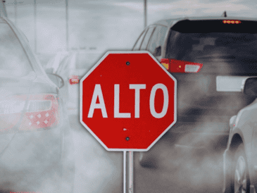 Autoridades de CDMX van contra vehículos ostensiblemente contaminantes. ESPECIAL / CANVA